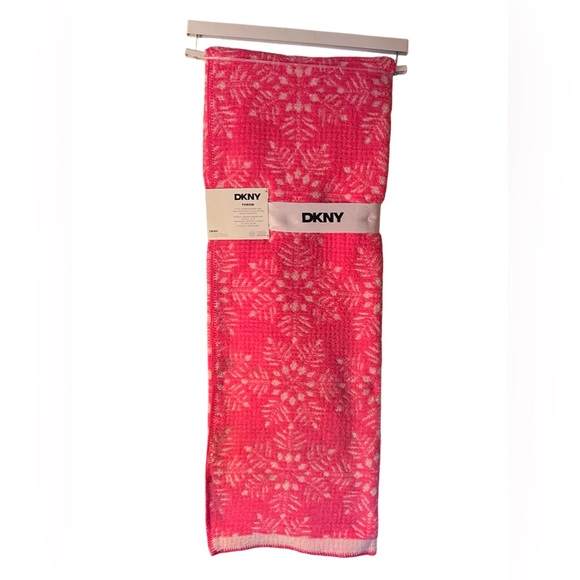 DKNY Other - DKNY NWT Beautiful Ultra Soft Pink White Graphic Snowflake 50” x 70” Throw
